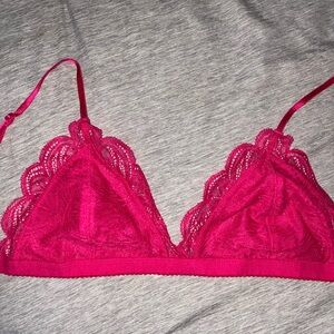 Aritzia Medium Lace Bralette in Pink